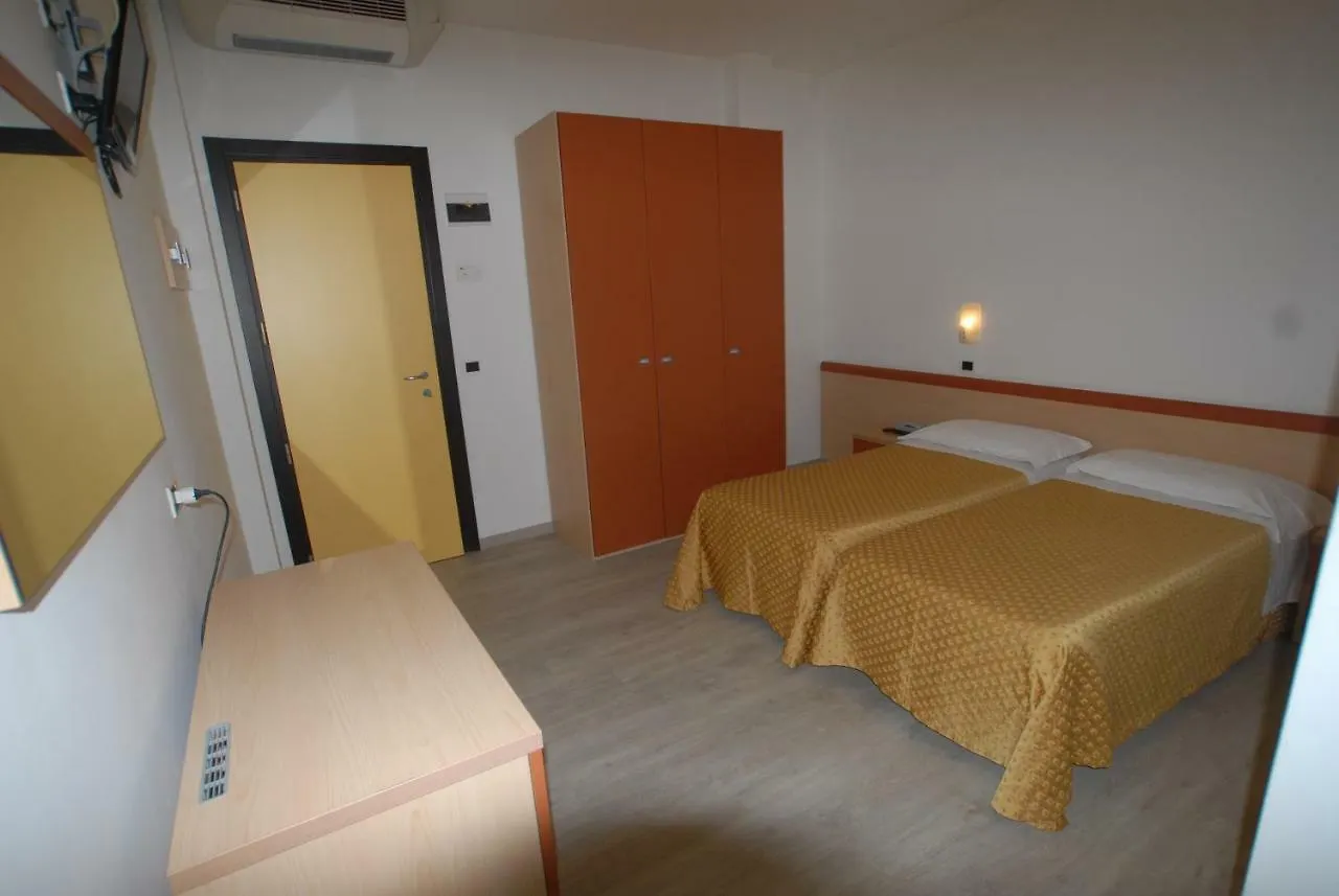 Hotel Tilmar Rimini 3*,